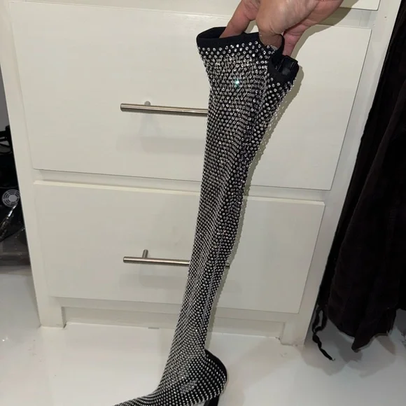 Elegant Black and Silver Women's Heels - Picture 3 of 5